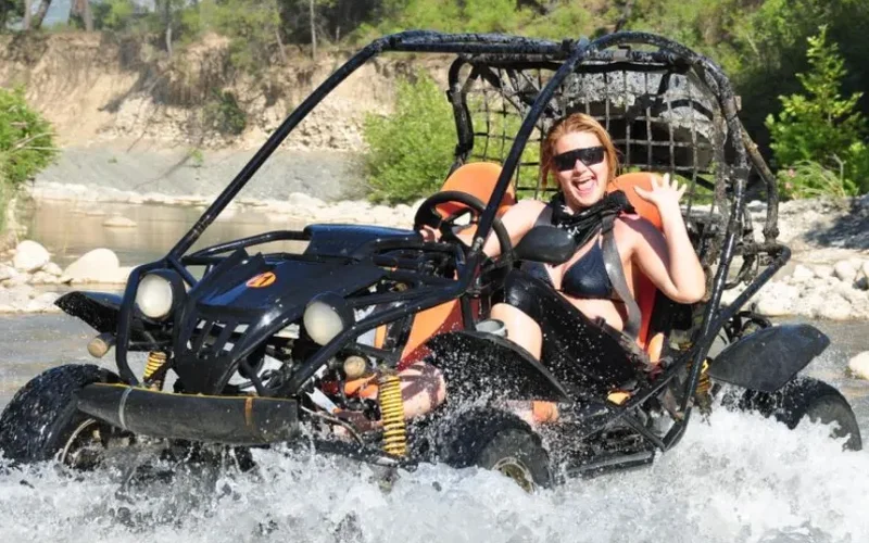 Schlamm oder Staub? Wie die Streckenbedingungen die Buggy-Safari verändern