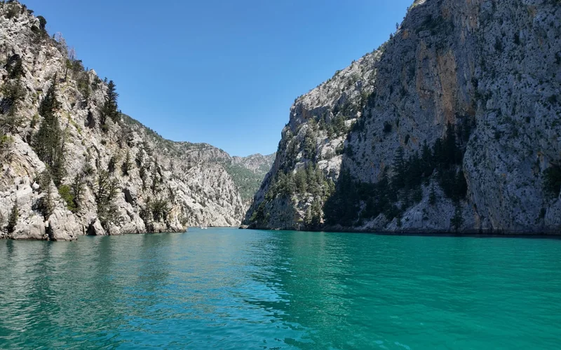 Green Canyon in April: Quiet Season Start, Fresh Greenery and Mild Weather
