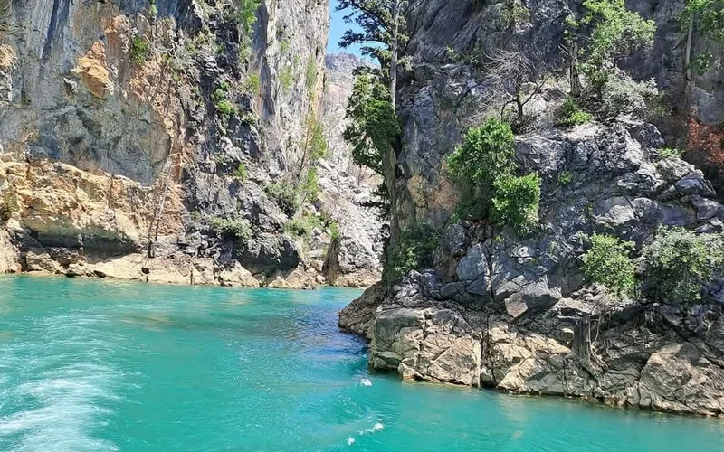 Green Canyon Photography Guide: Capturing the Emerald Water