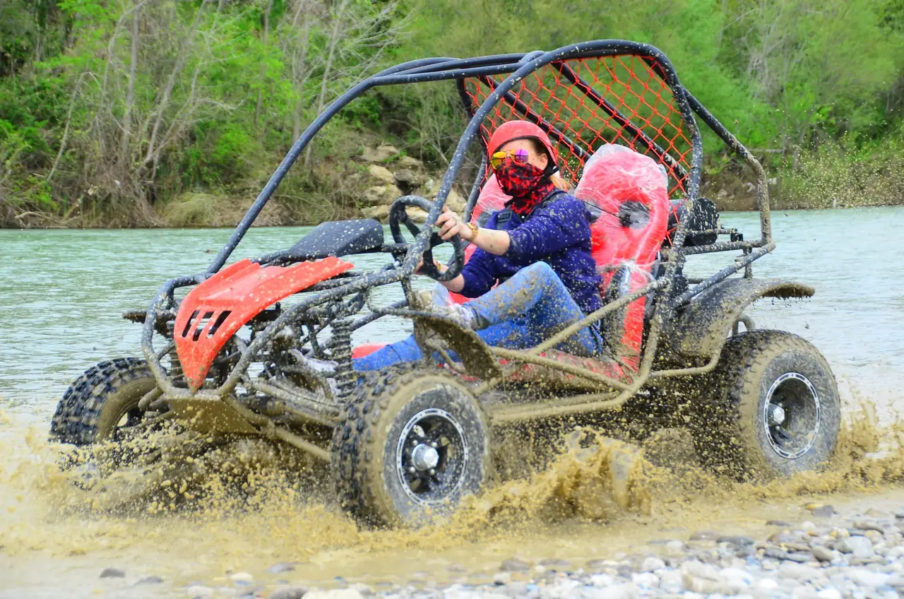 Two-seater buggy driving through the river on the Belek off-road course