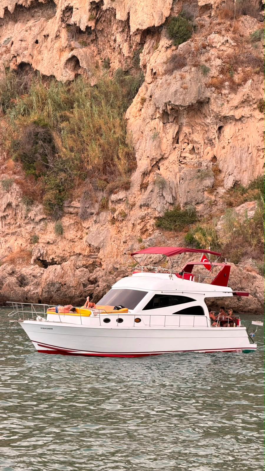 Deluxe Private Boat