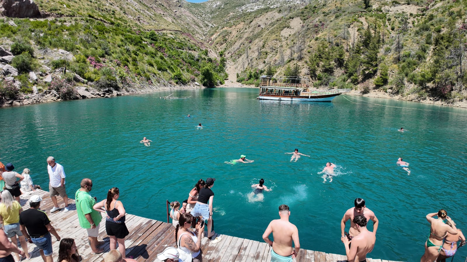 Green Canyon Catamaran Tour