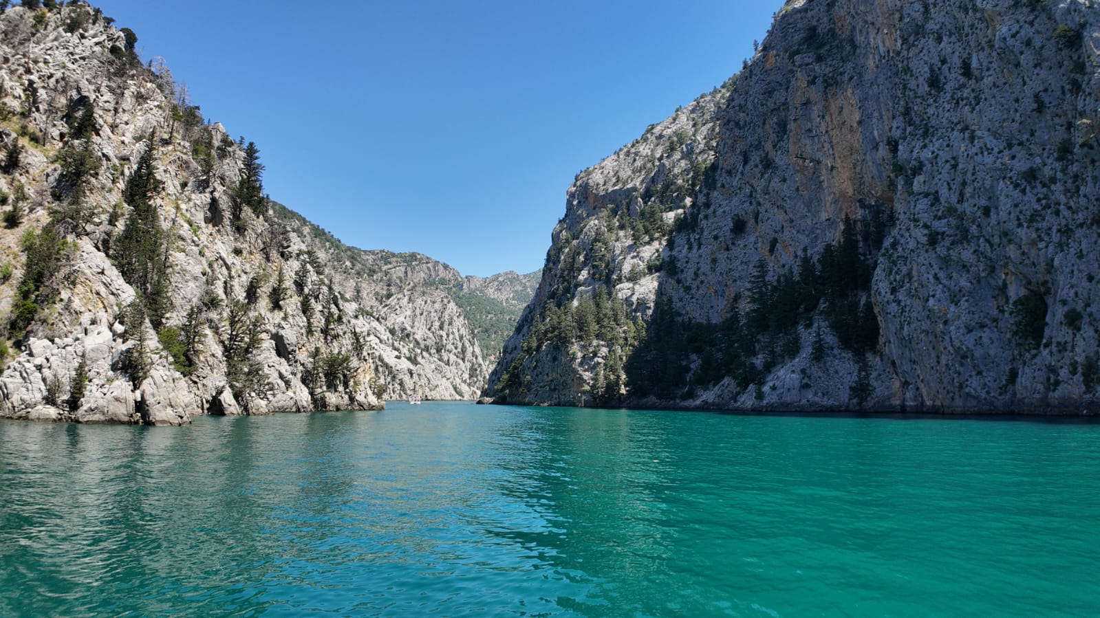 Green Canyon Catamaran Tour