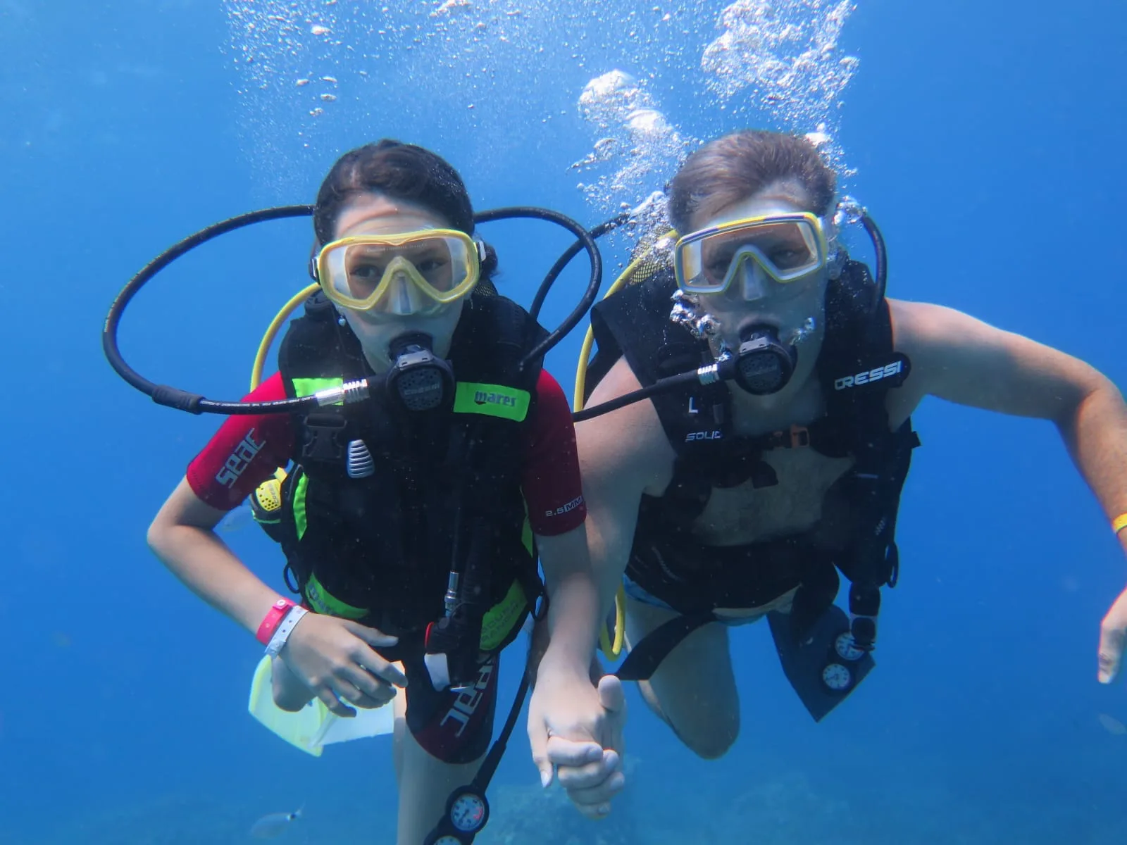 diving couple portrait side 2