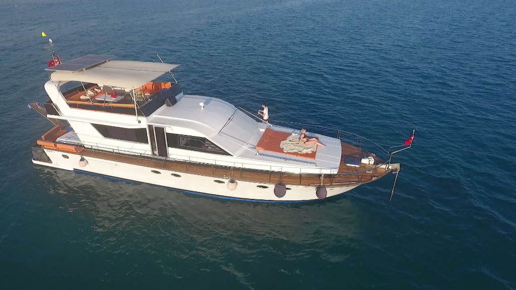 Luxury Motor Yacht — Full Day 2