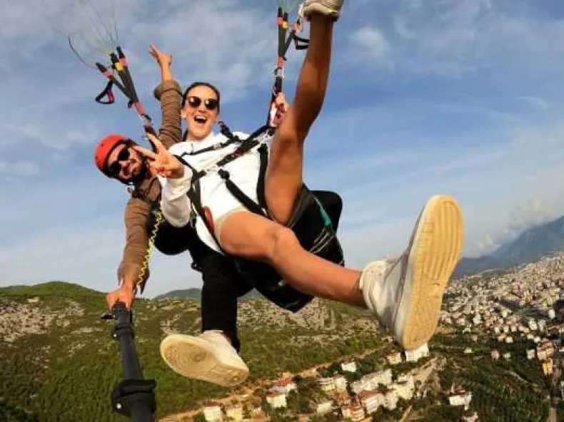 Alanya Tandem Paragliding: Fly from 700 m Down to Cleopatra Beach