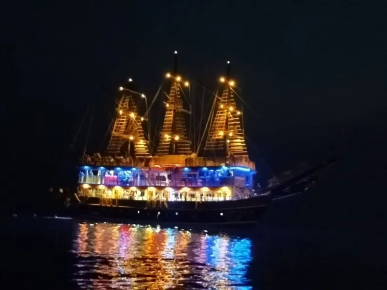 Side Starcraft Disco Yacht Night Party Cruise