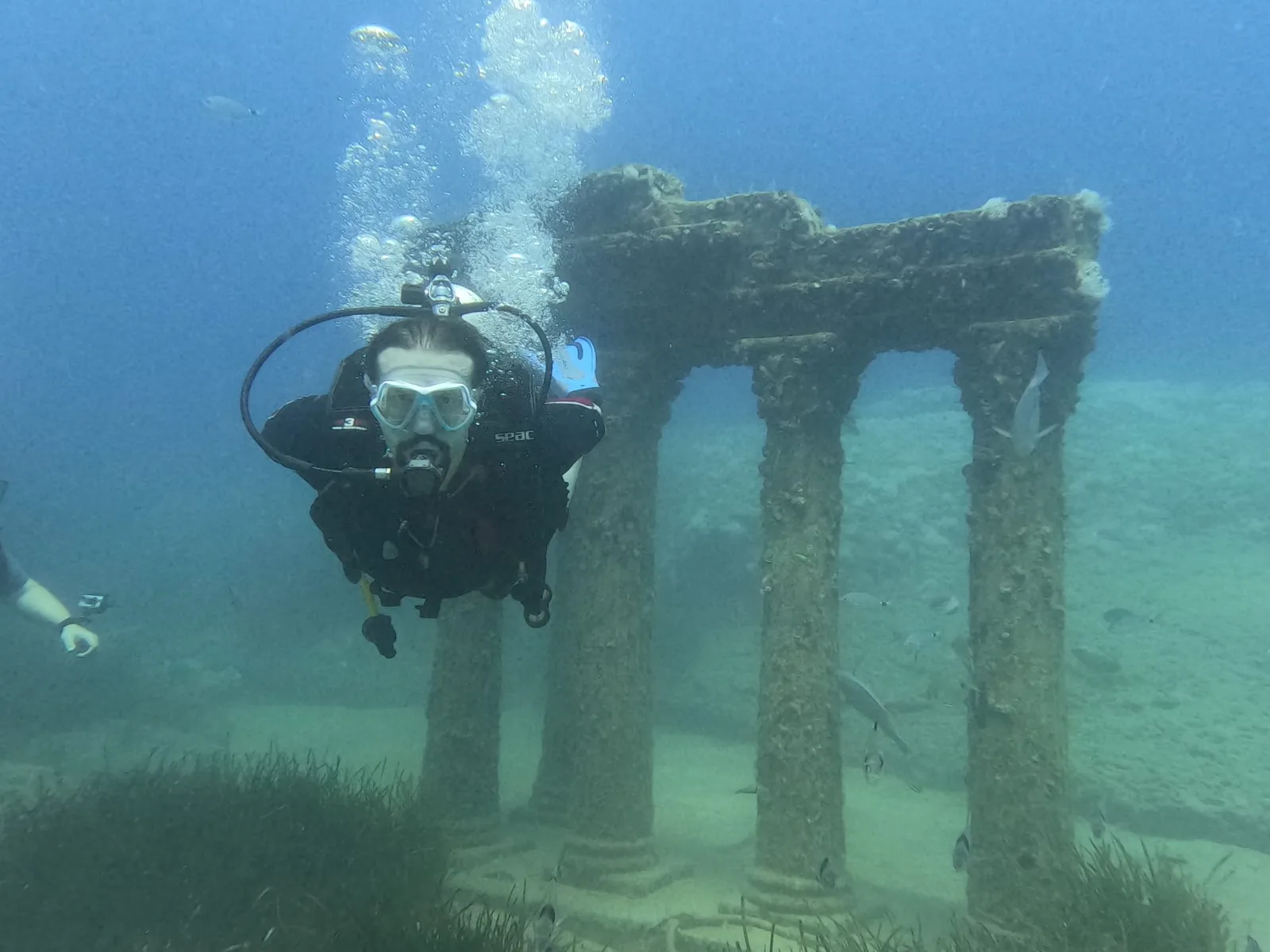 diver temple columns museum side